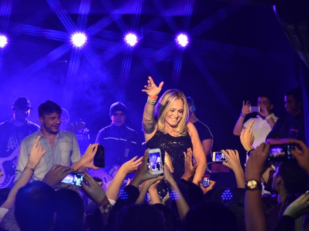 Susana Vieria dança no palco durante show de Anitta em São Paulo (Foto: Thiago Duran/ Ag. News)
