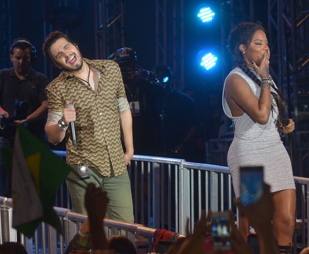 Luan Santana canta com Ludmilla (Foto: Francisco Cepeda/AgNews)