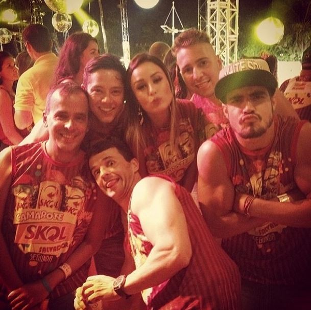 Leticia, ex-BBB14, com Caio Castro e amigos (Foto: Instagram/Reprodução)