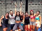 Giovanna Antonelli e Bruna Marquezine fazem aula de cross fit