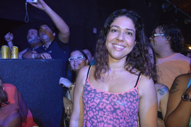 Malu Verçosa assiste a show de sua mulher, Daniela Mercury, em Recife (Foto: Felipe Souto Maior / AgNews)