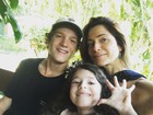 Letícia Spiller posta foto com os filhos: 'Começando o dia com amor'