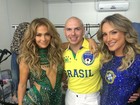 Pitbull mostra bastidor de show com Jennifer Lopez e Claudia Leitte