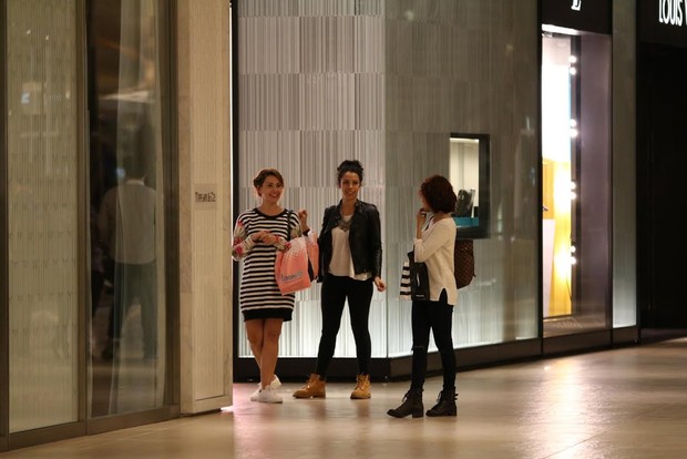 Fabíula Nascimento é flagrada em shopping (Foto: Fabio Moreno/Agnews)