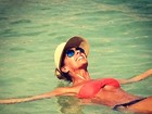Adriane Galisteu aparece relaxando no Mar Morto, em Israel: 'Incrível'