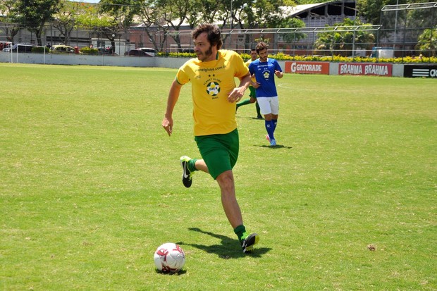 Heitor Martinez participa de futebol dos artistas (Foto: Leo Marinho / AgNews)