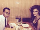 Nicole Scherzinger usa look decotado para jantar com Lewis Hamilton