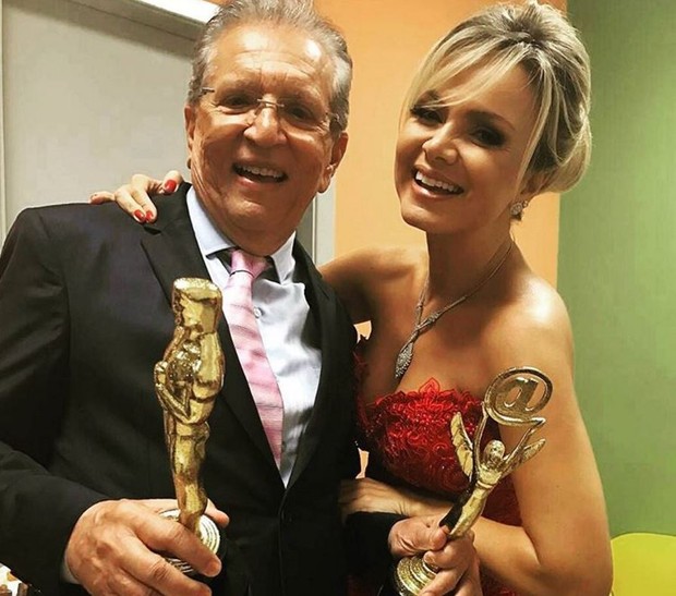 Carlos Alberto Nóbrega e Eliana nos bastidores do Troféu Imprensa (Foto: Reprodução/Instagram)