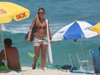 Fernanda de Freitas exibe corpo sequinho ao sair da praia