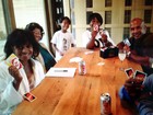 Família divulga foto de Katherine Jackson na casa de familiares
