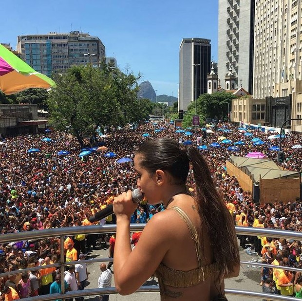 Anitta comanda o Bloco das Poderosas para 200 mil pessoas no Centro do Rio (Foto: Reprodução do Instagram)