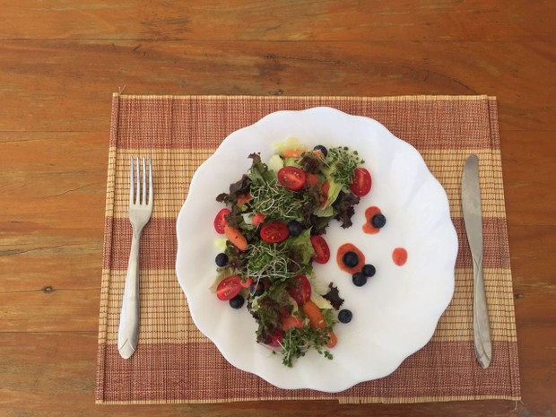 Dieta da Anamara - Prato 1: Salada com vinagrete de morango (Foto: Divulgação / Arquivo pessoal)