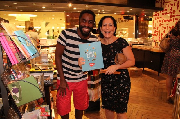 Lázaro Ramos e Glória Pires em lançamento de livro no Rio (Foto: Thyago Andrade / Foto Rio News)