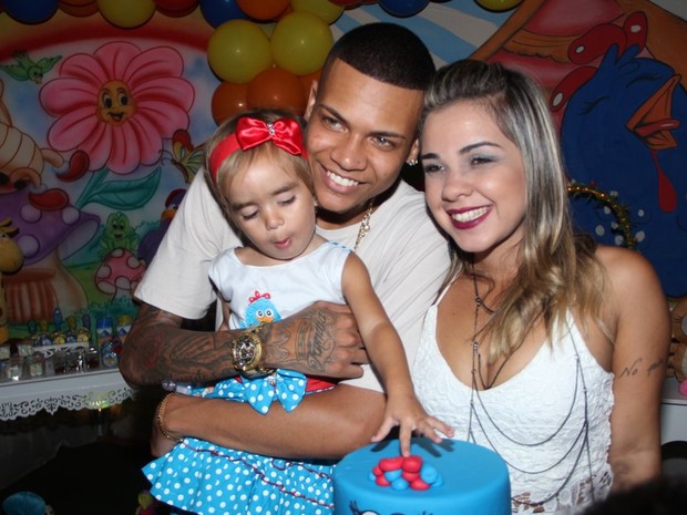 MC Duduzinho com a filha, Lara Princess, e Andressa Moura em festa na Zona Norte do Rio (Foto: Rodrigo Sinhá/ Divulgação)