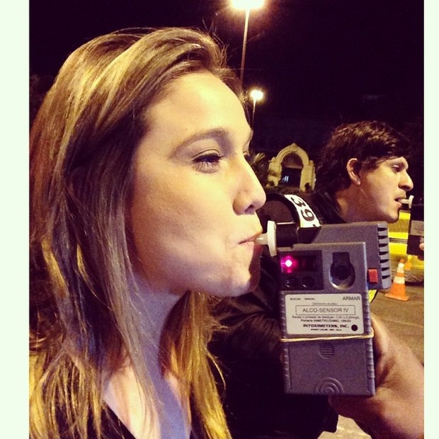 Fernanda Gentil é parada em blitz da Lei Seca no Rio (Foto: Instagram/ Reprodução)