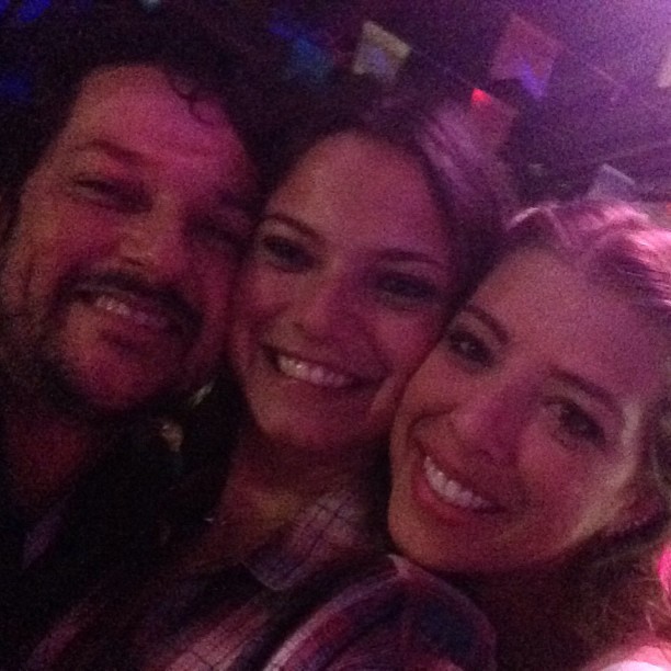 Milena Toscano com o casal Marcelo Serrado e Roberta Fernandes em festa julina no Rio (Foto: Instagram/ Reprodução)