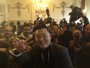 Após carnaval no Brasil, Psy é rodeado por fotógrafos na Turquia