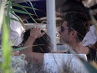 Zac Efron e Michelle Rodriguez aparecem em momento romântico