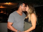 Vítor Belfort faz aniversário e ganha beijo da mulher, Joana Prado