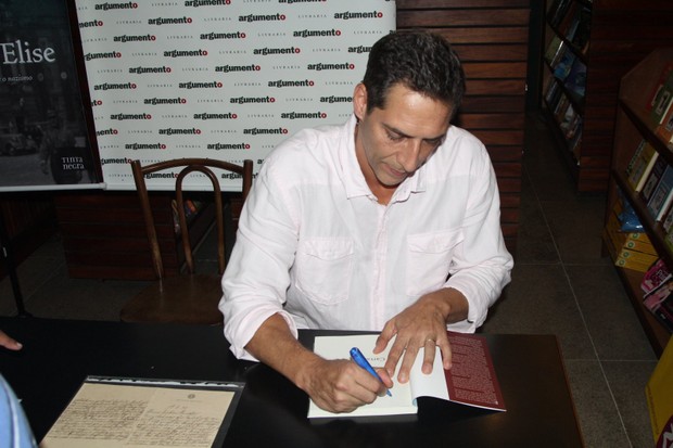 Luiz Ernesto Lacombe lança livro  (Foto: Rogerio Fidalgo / AgNews)