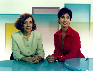 Mirian Leitão e Fátima Bernardes na bancada do Jornal Hoje (Foto: Arley Alves/TV Globo)