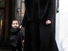 Kim Kardashian diz a site que a filha, North West, é apaixonada por sapatos