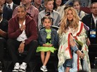 Beyoncé, grávida, vai com Jay-Z e Blue Ivy a jogo de basquete