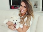 Nicole Bahls apresenta cadela nova e revela que seus animais têm até babá