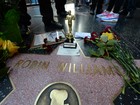 Estrela de Robin Williams na Calçada da Fama ganha flores