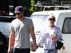 Miley Cyrus e Liam Hemsworth são fotografados juntinhos na Austrália