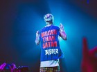 Justin Bieber causa polêmica com frase em camiseta: 'Maior que satã'