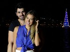 Ex-BBBs Adriana e Rodrigão curtem romance e posam em clima natalino