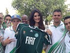 Isabella Fiorentino comemora aniversário do Palmeiras com samba
