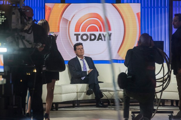 Charlie Sheen em entrevista ao programa Today, da NBC (Foto: ANDREW BURTON / GETTY IMAGES NORTH AMERICA / AFP)