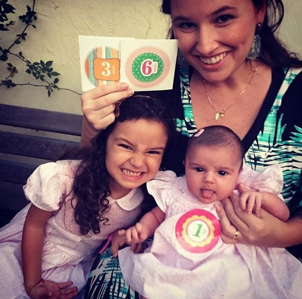Mariana Belém com as filhas, Laura e Juúlia (Foto: Reprodução/Instagram)
