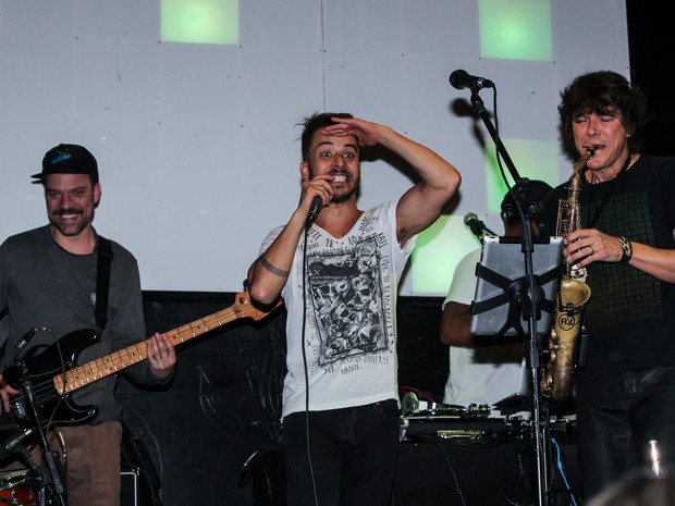 Junior Lima em apresentação da banda Soul Funk em show em São Paulo (Foto: Manuela Scarpa/ Foto Rio News)