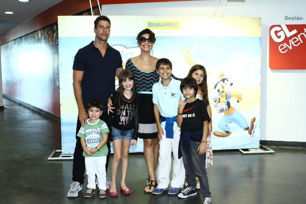 Juliana Paes e família (Foto: Rapahel Mesquita / FotoRioNews)