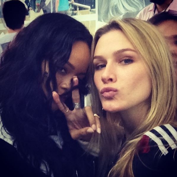 Fiorella Matheis faz selfie com Rihanna (Foto: Instagram / Reprodução)
