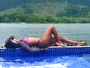 Ludmilla posa de biquíni à beira da piscina em Angra dos Reis: 'Férias'