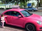 Em Miami, Rafa Justus posa ao lado de carro cor-de rosa