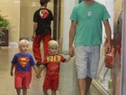 Vestidos de super-heróis, filhos de Rodrigo Hilbert passeiam em shopping