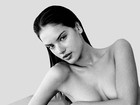 Alessandra Ambrósio aparece novinha e de topless em foto