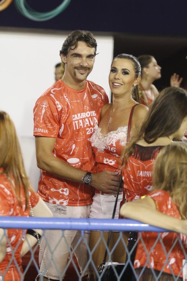 Giba e a namorada (Foto: Daniel Pinheiro / AgNews)