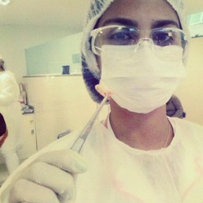 Renata Fontes volta a trabalhar como dentista (Foto: Instagram)