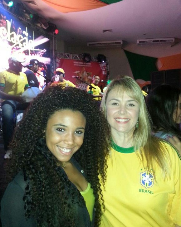Ana Paula e Evelyn, rainha de bateria da Mangueira (Foto: Guimarãees Assessoria / Divulgação)