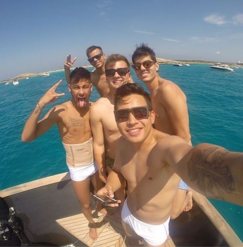 Neymar com amigos (Foto: Reprodução/ Instagram)