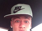 Com a barba mais loira, Neymar faz careta em foto na internet