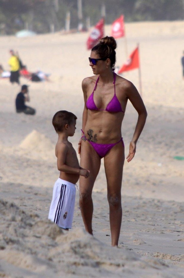 Fernanda Lima com o filho (Foto: J.Humberto / AgNews)