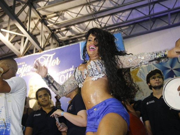 Raíssa Oliveira na quadra da Beija-Flor em Nilópolis, Zona Metropolitana do Rio (Foto: Ag. News)