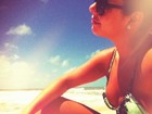 Fernanda Souza posta foto em dia de folga na praia
